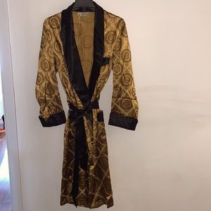 Tailored by Majestic vintage 50”- 60” men’s gold and black robe size Small